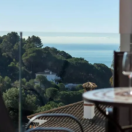 Stylish & Panoramic Views Apartman
