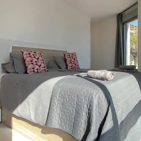 Stylish & Panoramic Views Apartman