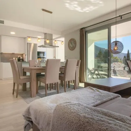Stylish & Panoramic Views Lejlighed *